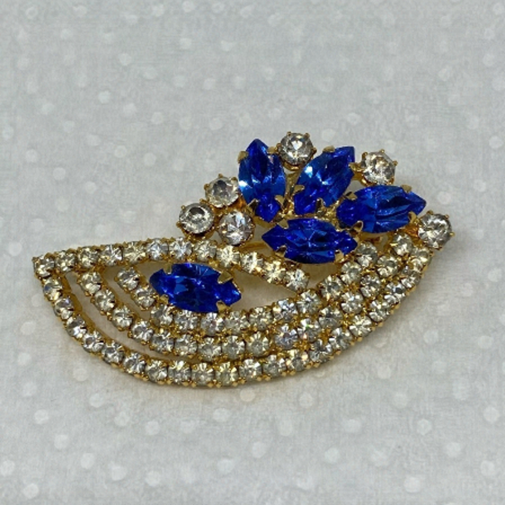 BROOCH Vintage rhinestone brooch blue and clear floral